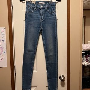 LEVIS 720 Super Skinny high-rise jeans new with tag
